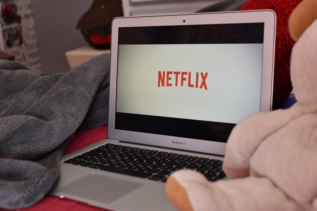 Fique Alerta: Aprenda como identificar golpes prometendo dinheiro ao assistir Netflix.